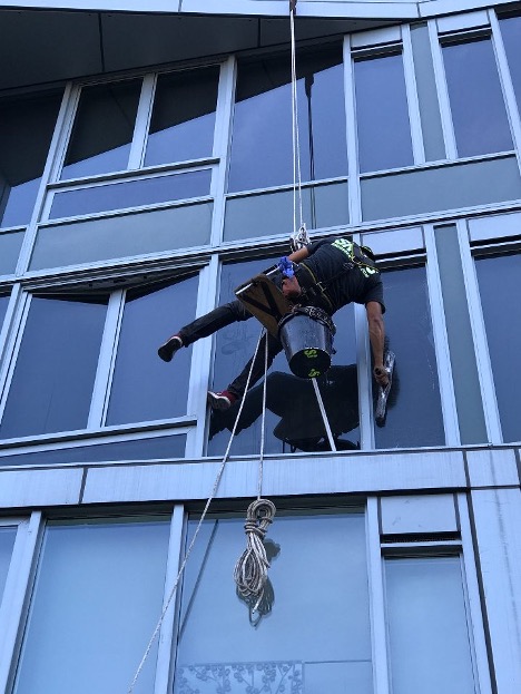 commercial window washing