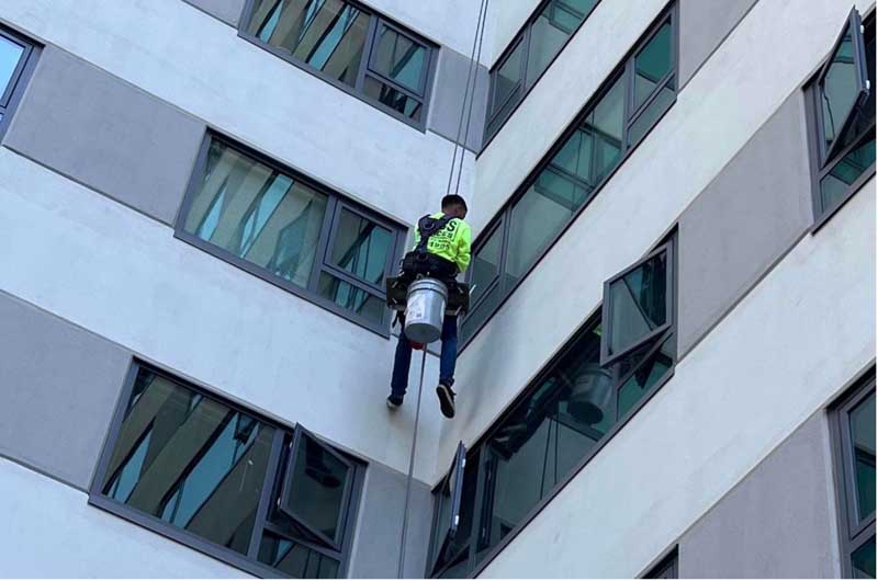 Hiring High-Rise Window Cleaners