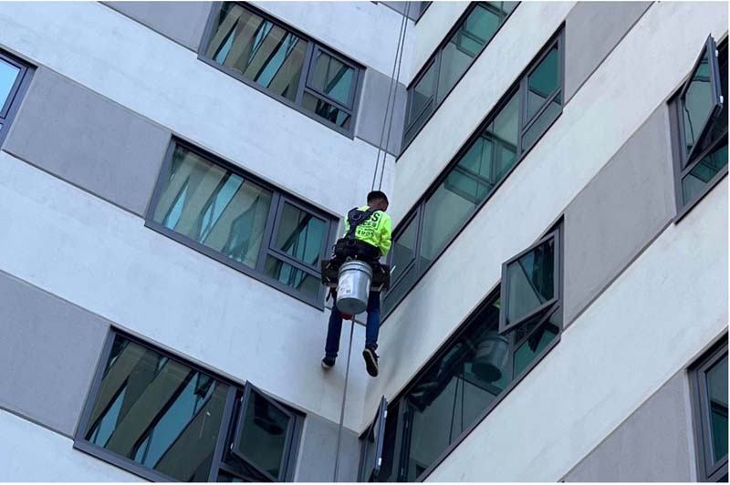 9 Reasons You Need Professional Window Cleaning Services